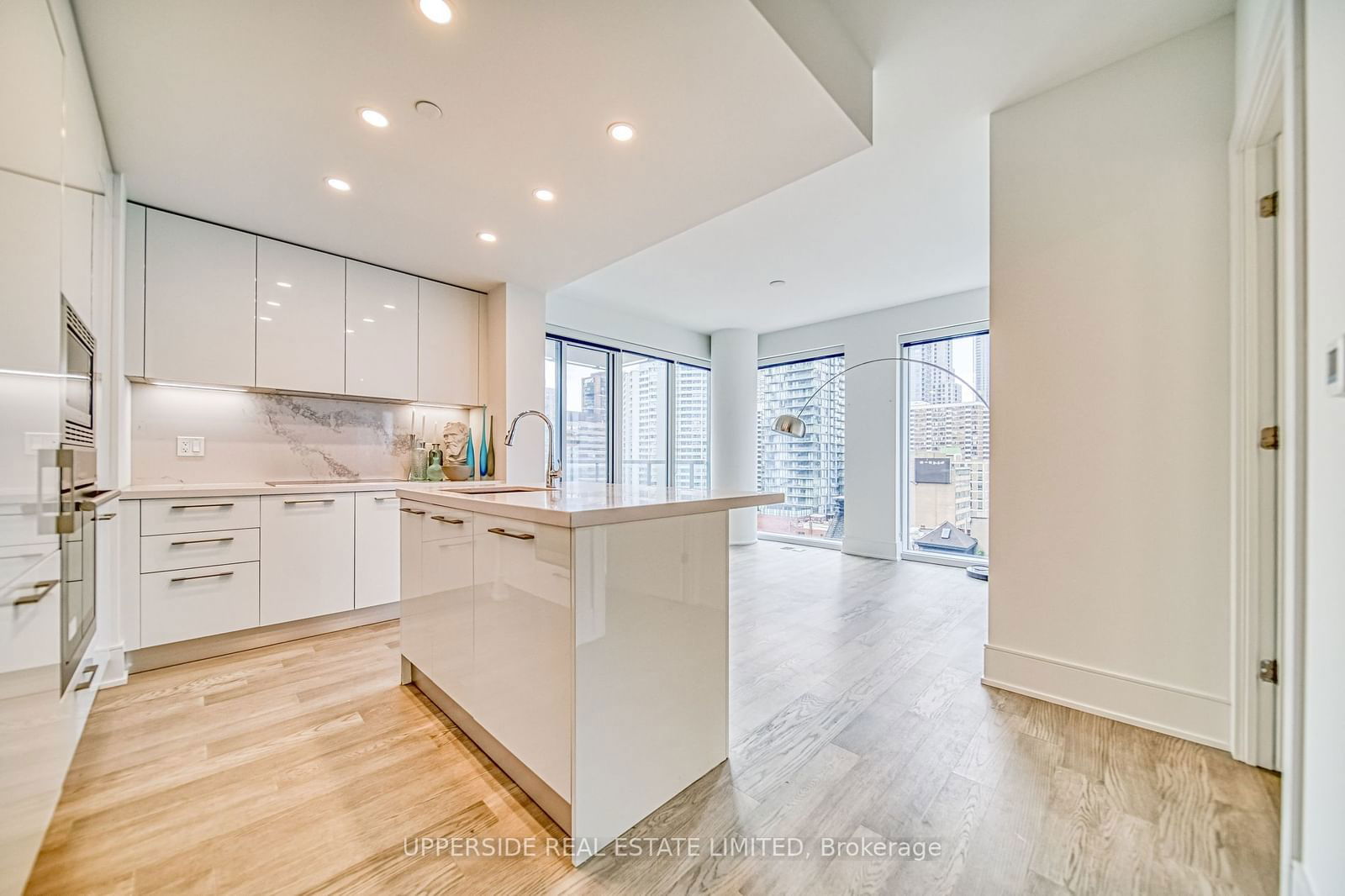 1 Gloucester St, unit 1016 for sale