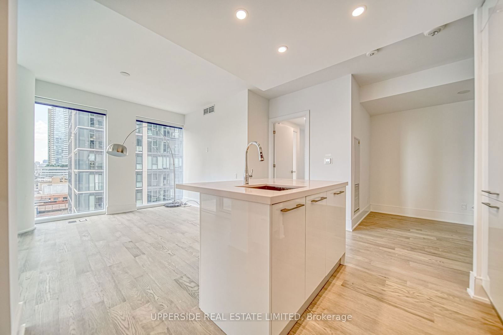 1 Gloucester St, unit 1016 for rent - image #14