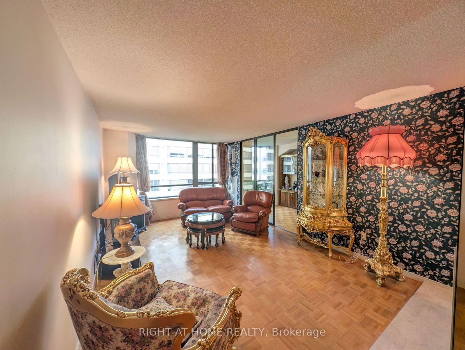 195 St Patrick St, unit 905 for sale - image #5