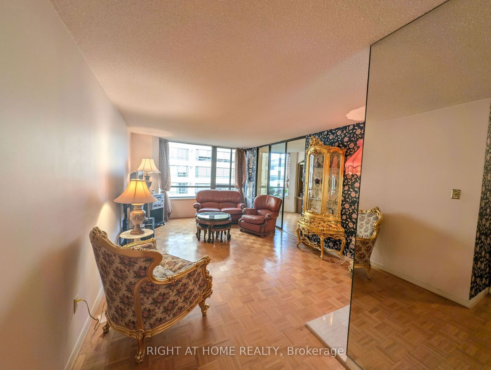 195 St Patrick St, unit 905 for sale - image #8