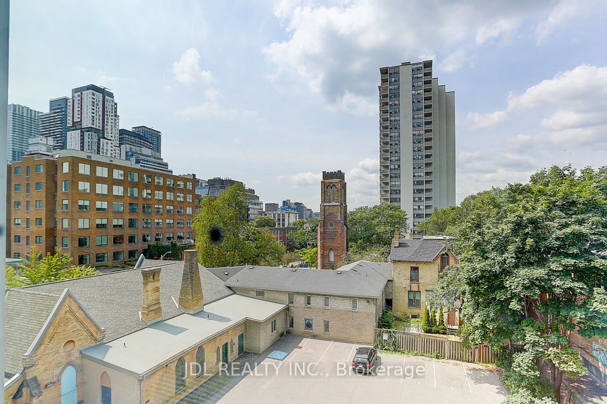 50 Mccaul St, unit 501 for sale