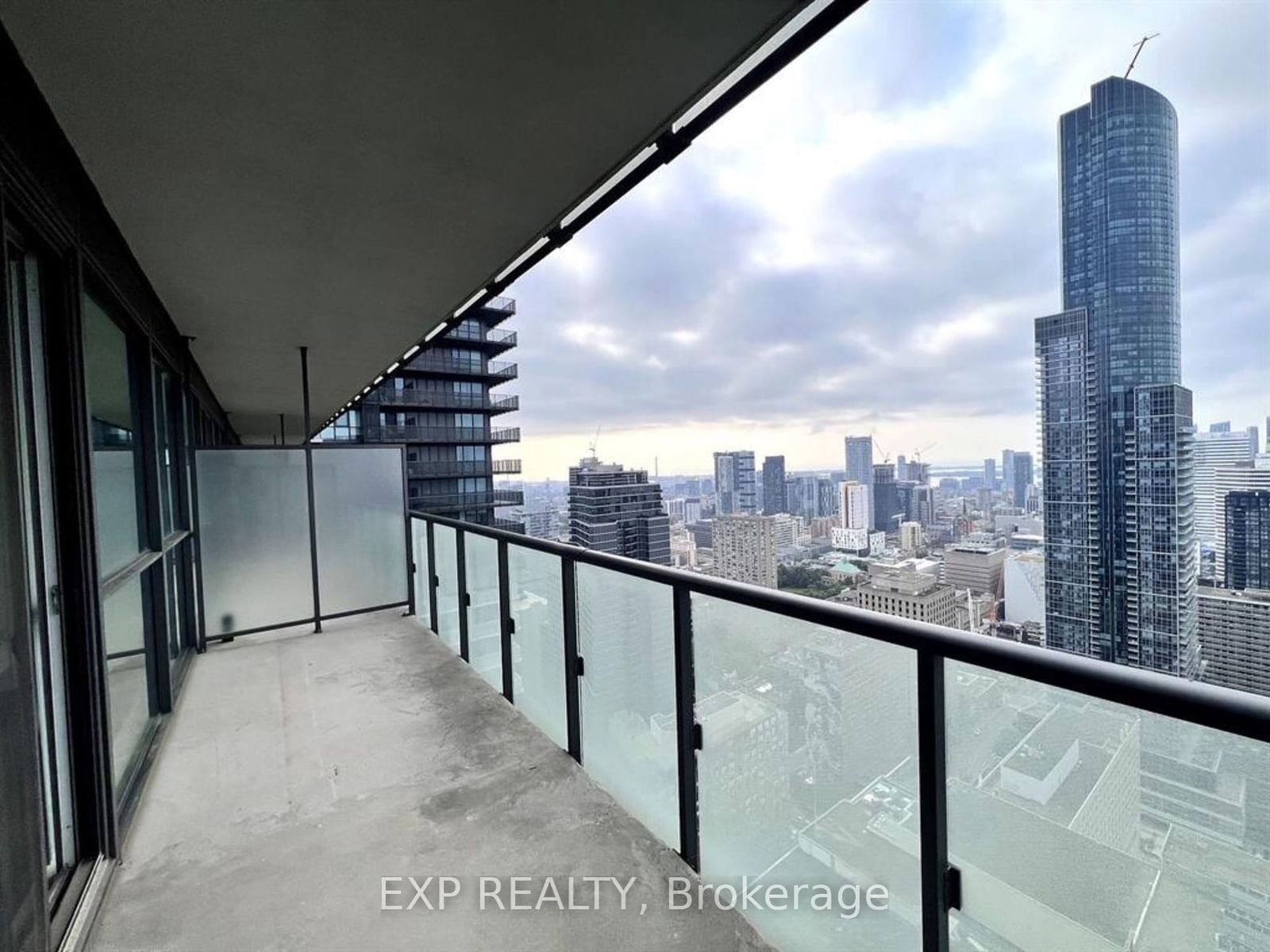 15 Grenville St, unit 4102 for rent