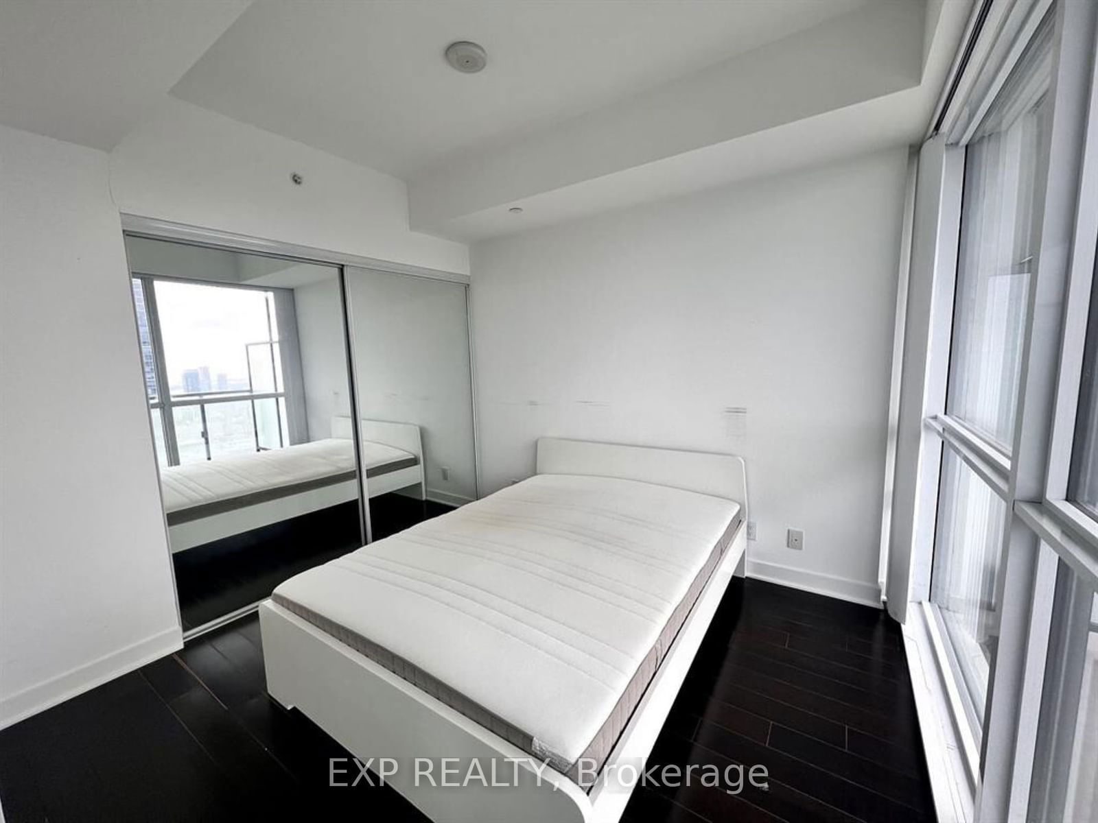 15 Grenville St, unit 4102 for rent - image #6