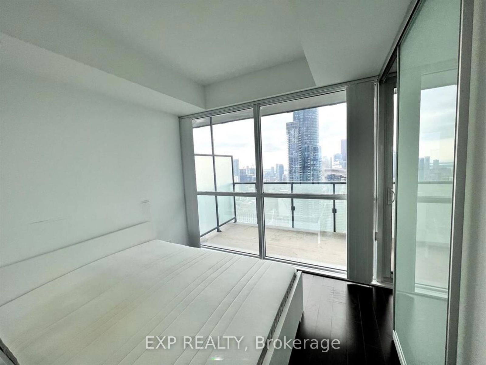 15 Grenville St, unit 4102 for rent - image #7