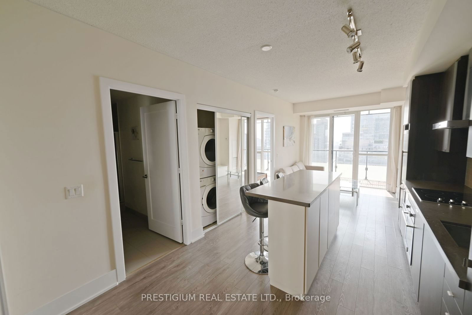 300 Front St W, unit 2601 for rent