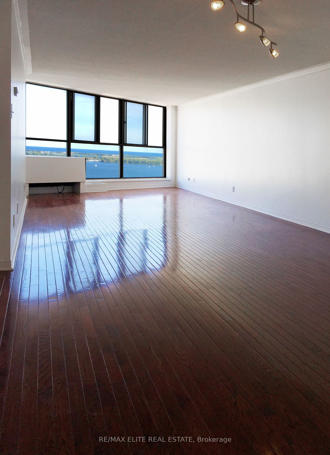 260 Queens Quay W, unit 3107 for rent - image #3