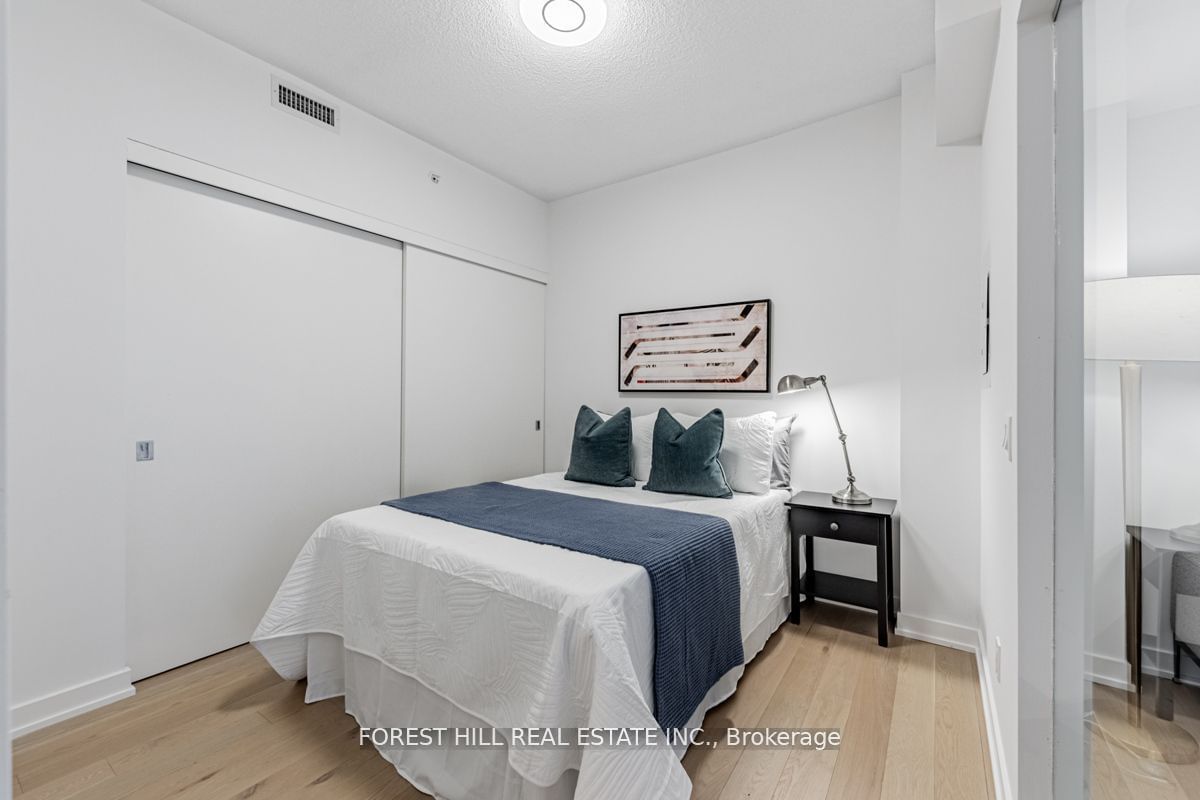 25 Richmond St E, unit 323 for sale