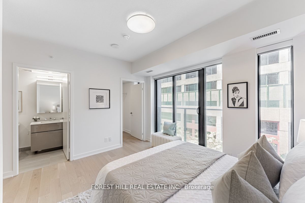 25 Richmond St E, unit 323 for sale