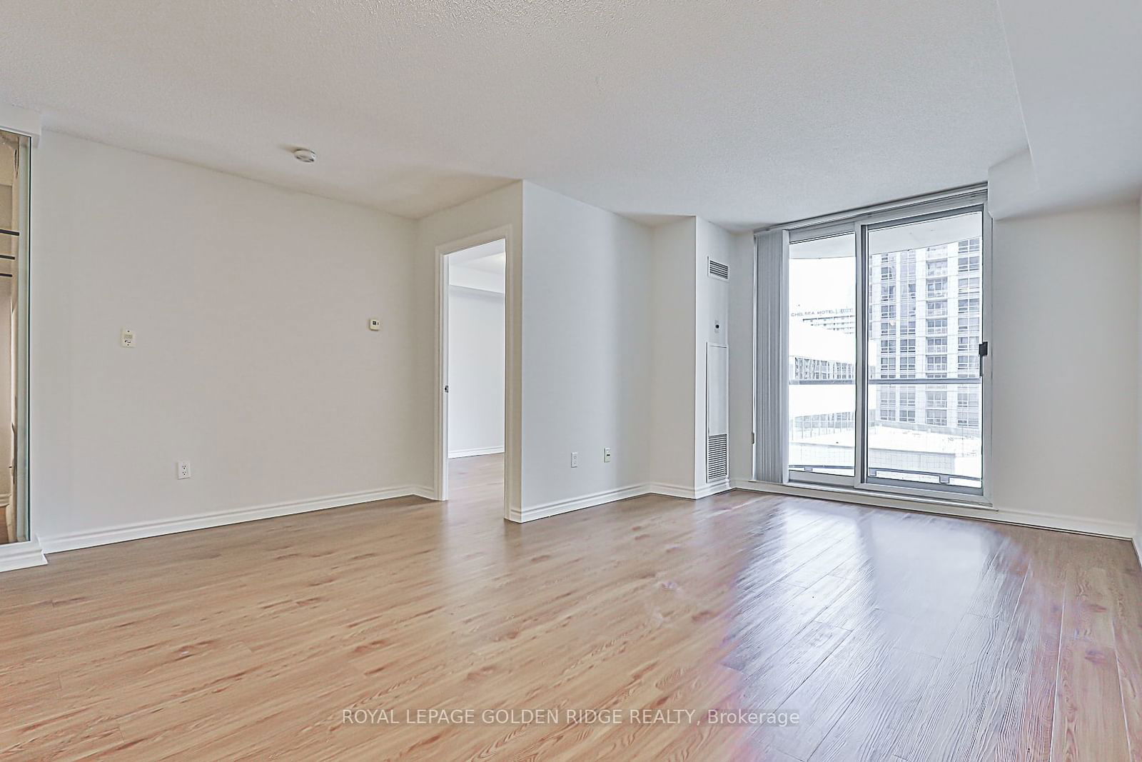 801 Bay St, unit 1103 for sale - image #10