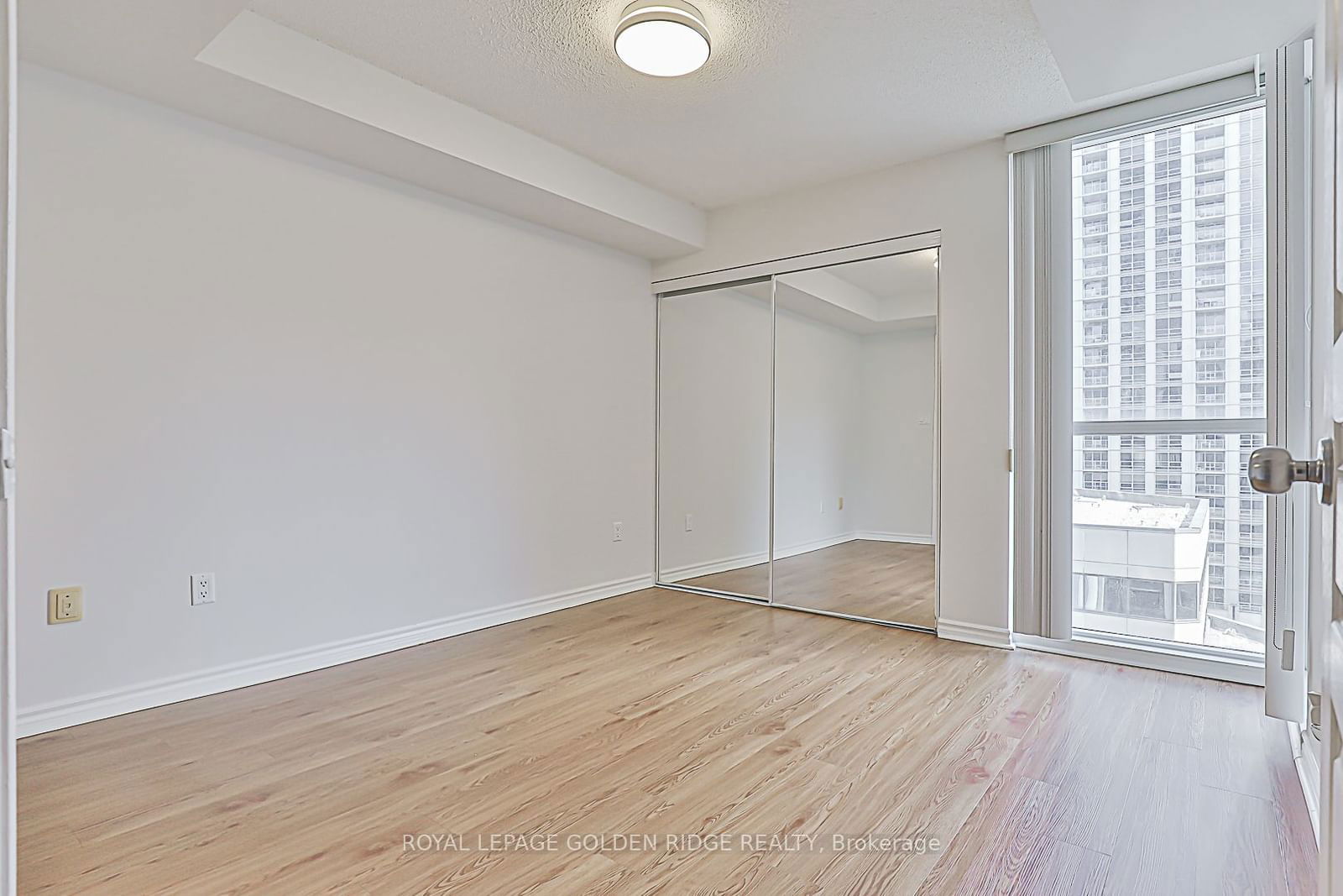 801 Bay St, unit 1103 for sale - image #14