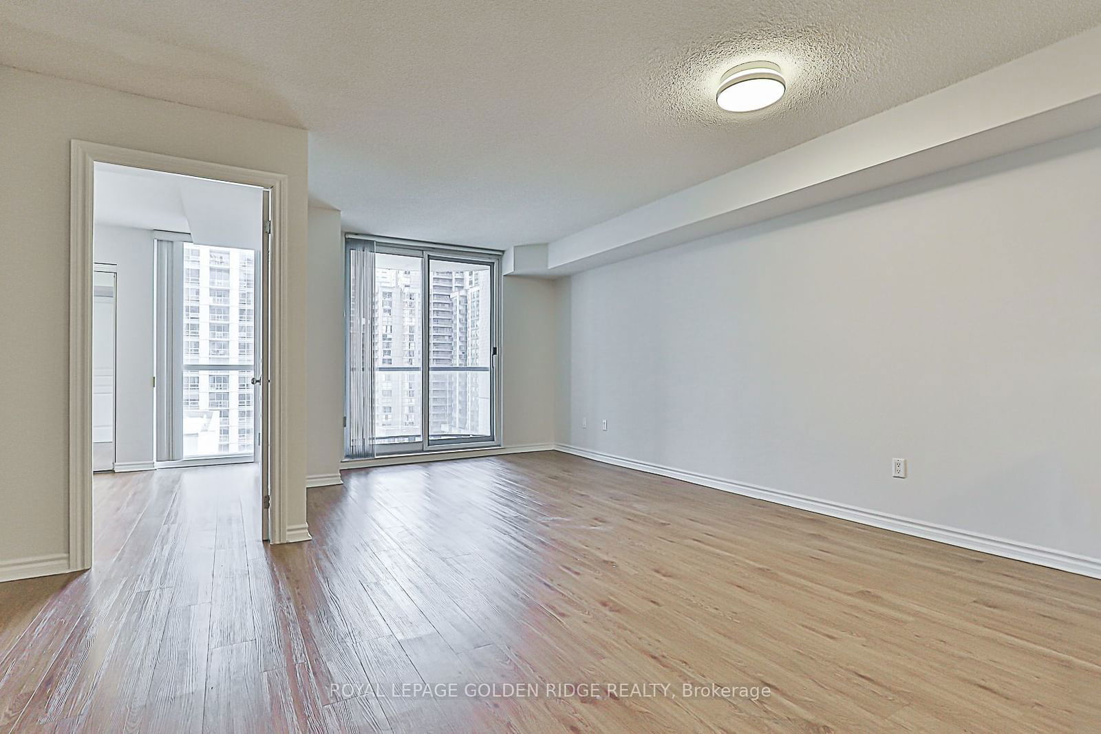 801 Bay St, unit 1103 for sale - image #8