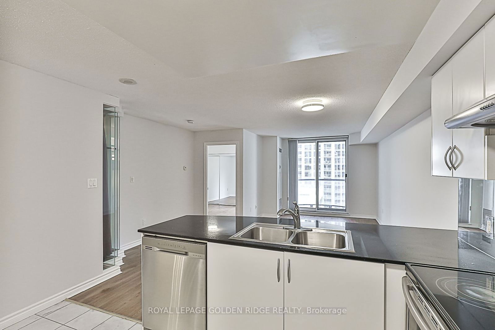 801 Bay St, unit 1103 for sale - image #9