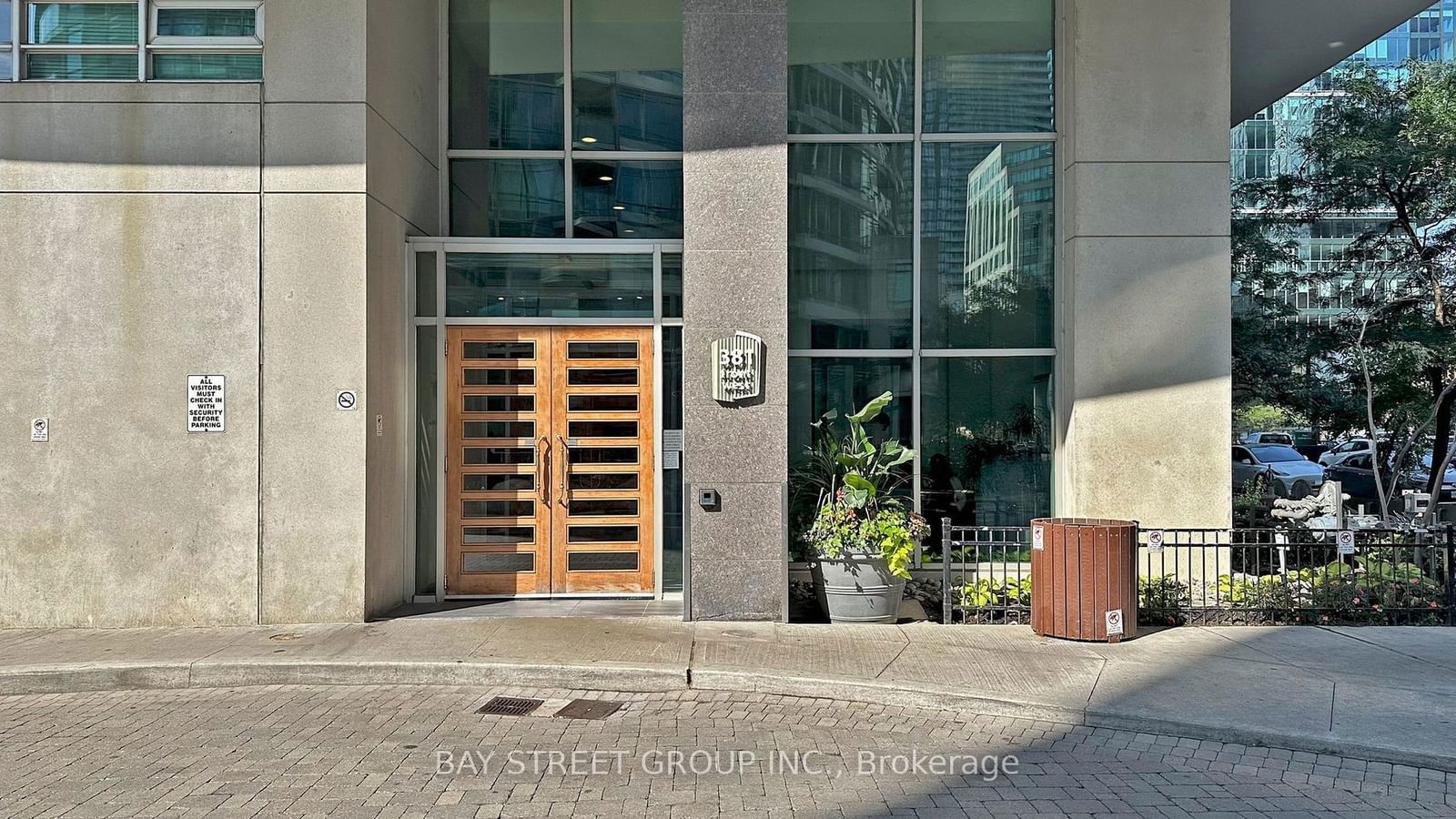 381 Front St W, unit 2501 for rent - image #2