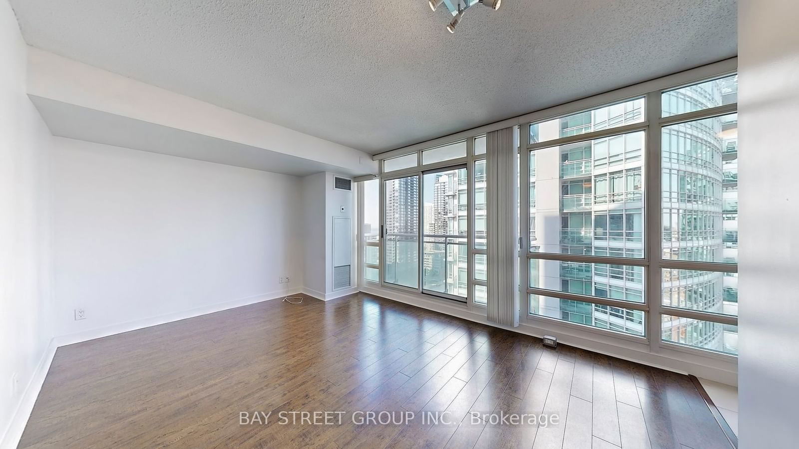 381 Front St W, unit 2501 for rent