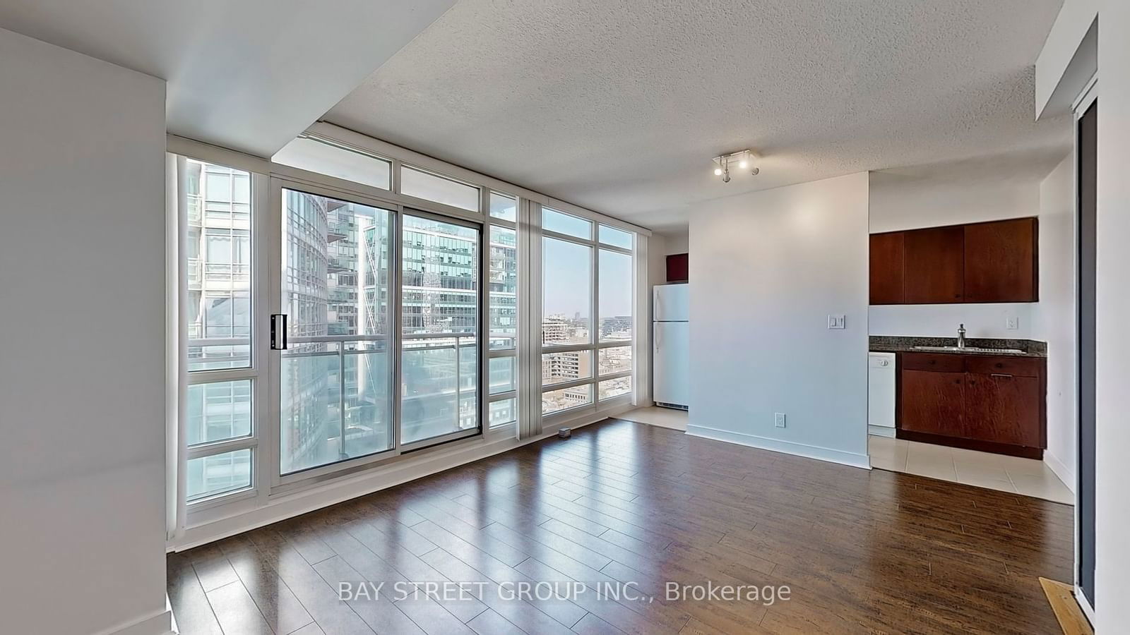 381 Front St W, unit 2501 for rent