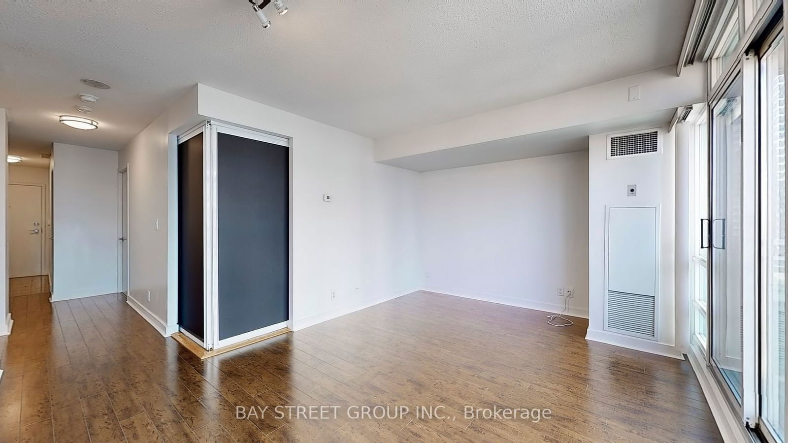 381 Front St W, unit 2501 for rent