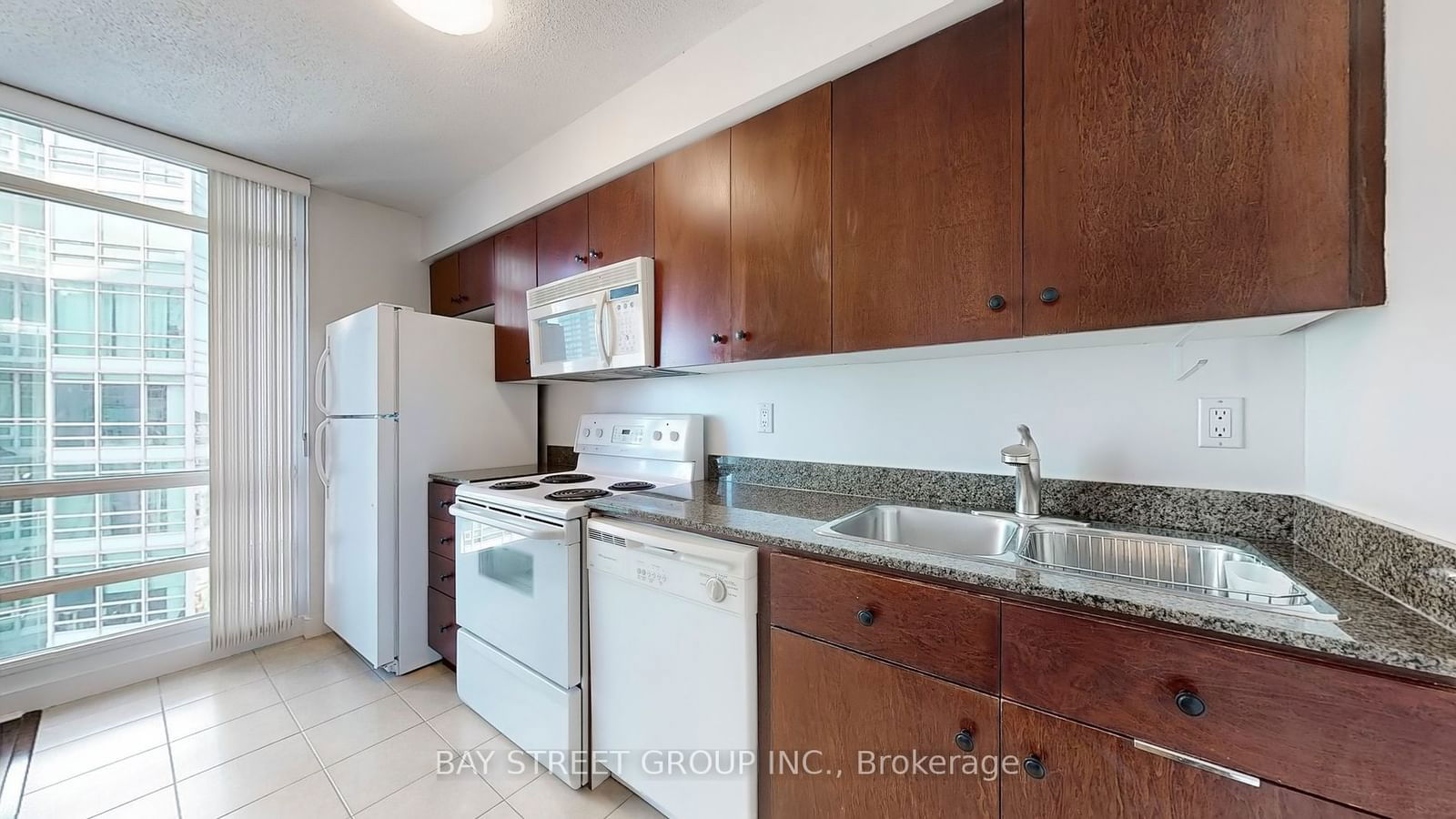 381 Front St W, unit 2501 for rent - image #8