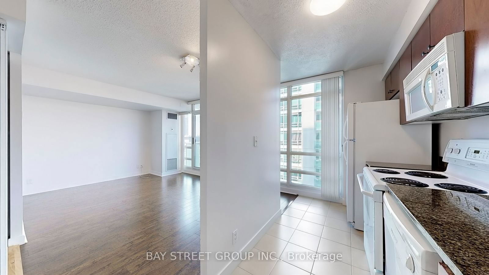 381 Front St W, unit 2501 for rent