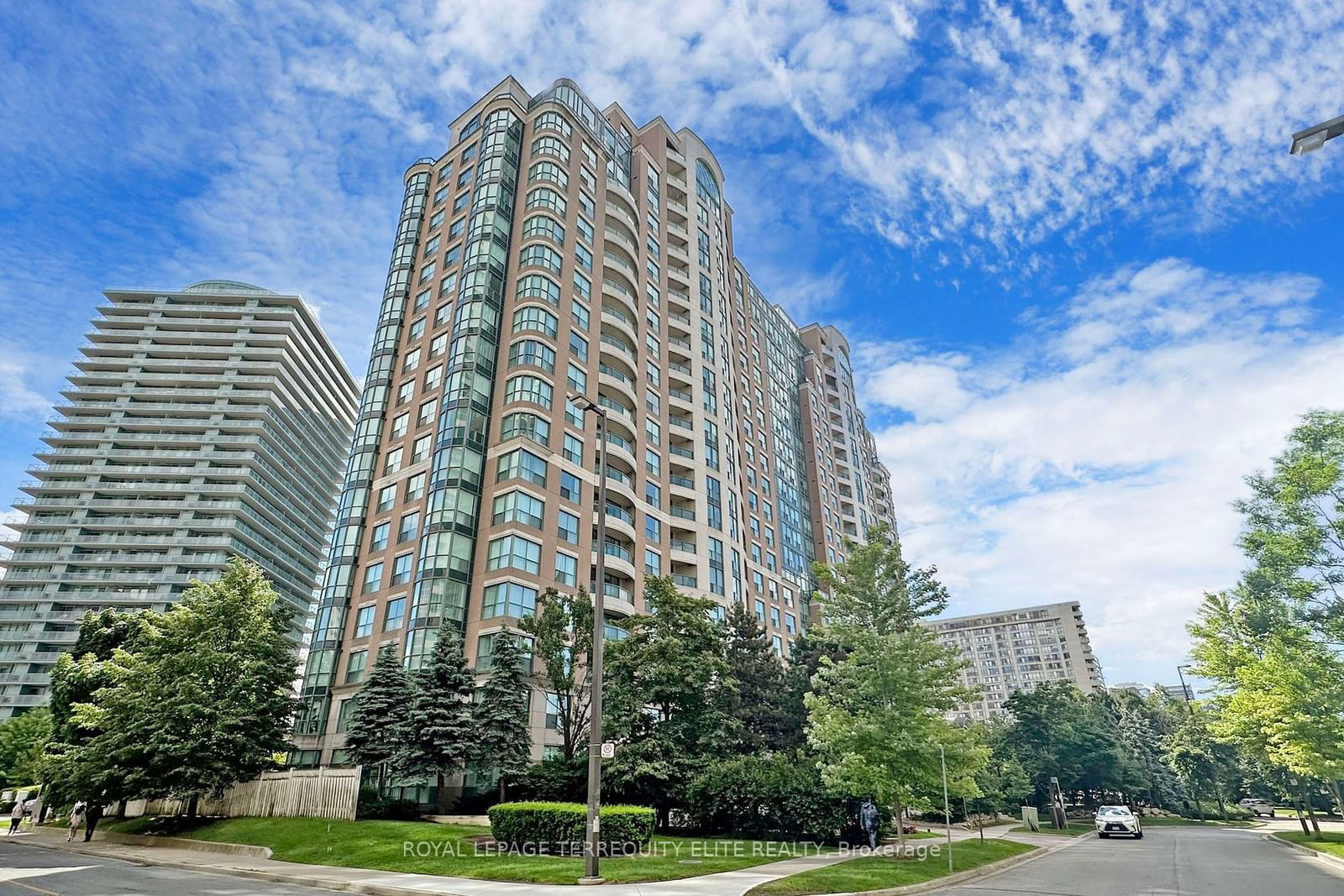 23 Lorraine Dr, unit 1912 for sale - image #1