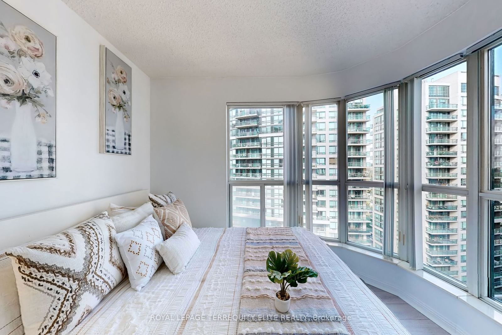 23 Lorraine Dr, unit 1912 for sale - image #31