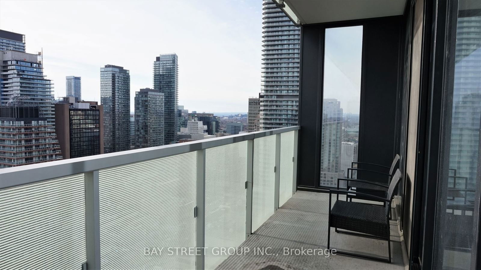 28 Wellesley St E, unit 2902 for rent