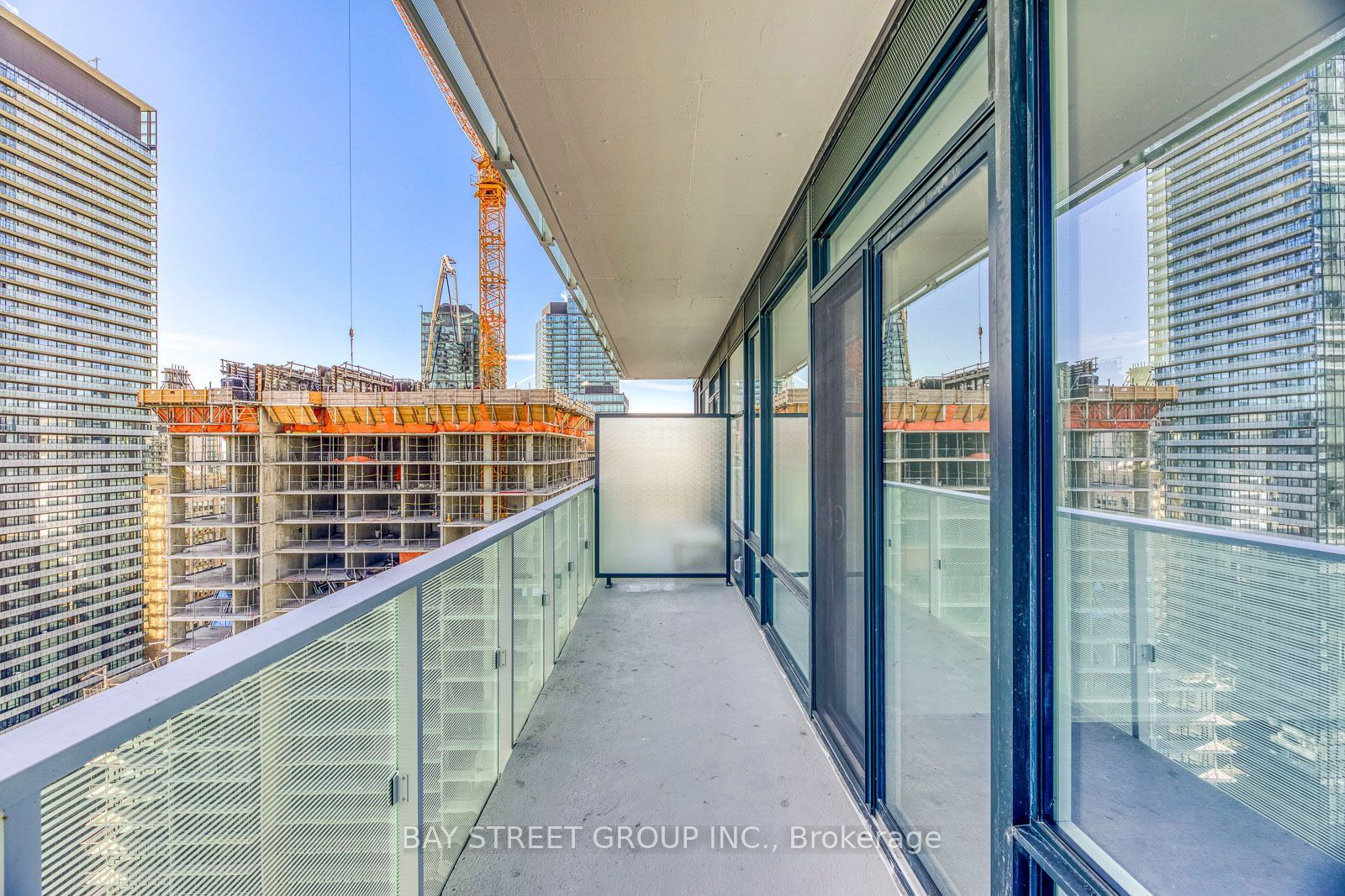 501 Yonge St, unit 2711 for rent