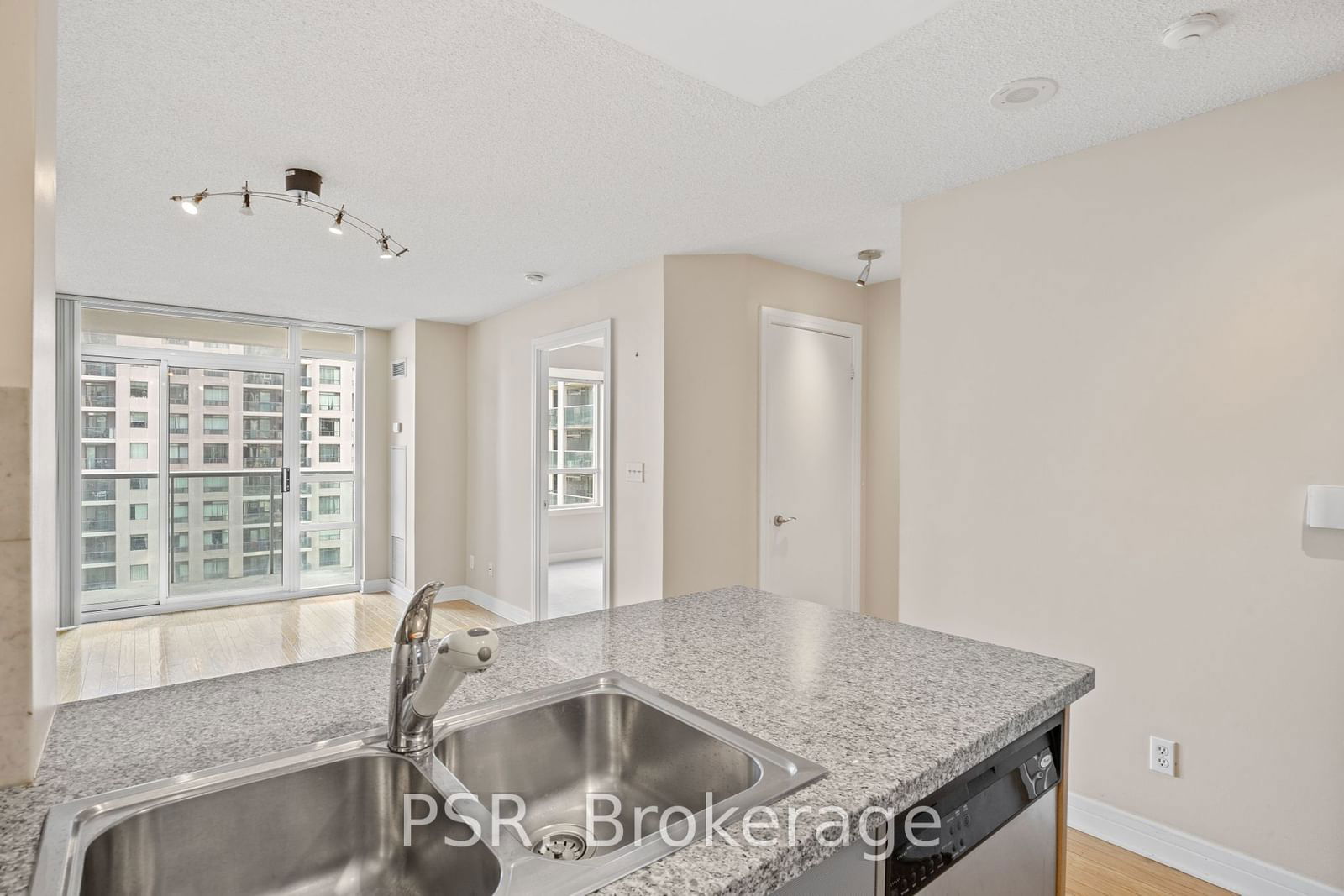 16 Harrison Garden Blvd, unit 1105 for rent - image #7