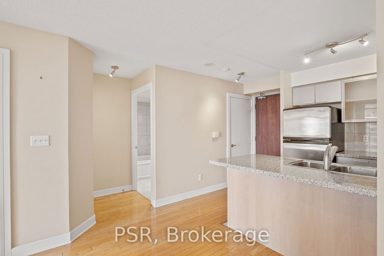 16 Harrison Garden Blvd, unit 1105 for rent - image #8