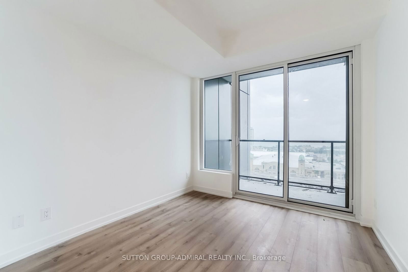 135 East Liberty St, unit 1003 for sale - image #13