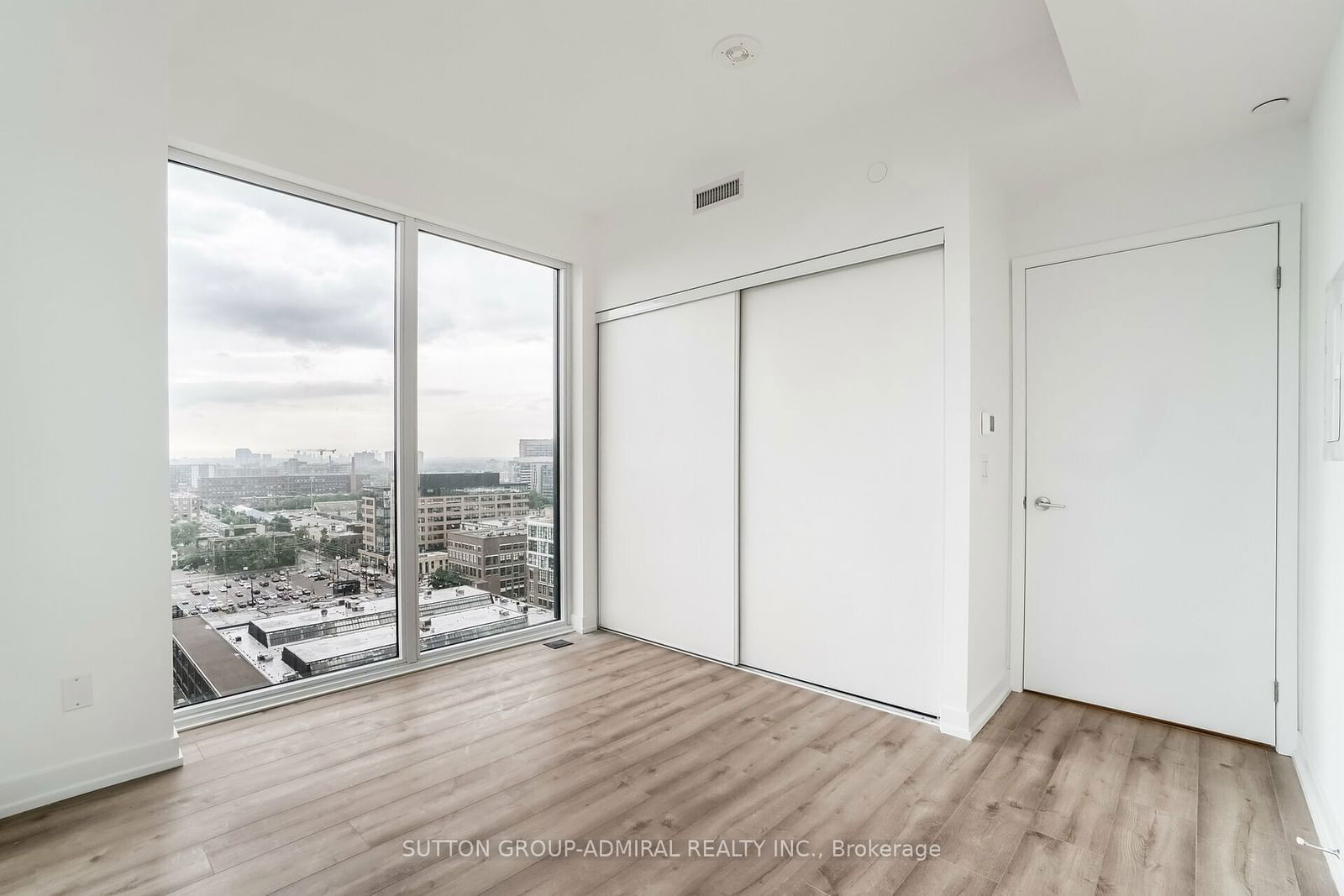 135 East Liberty St, unit 1003 for sale - image #19