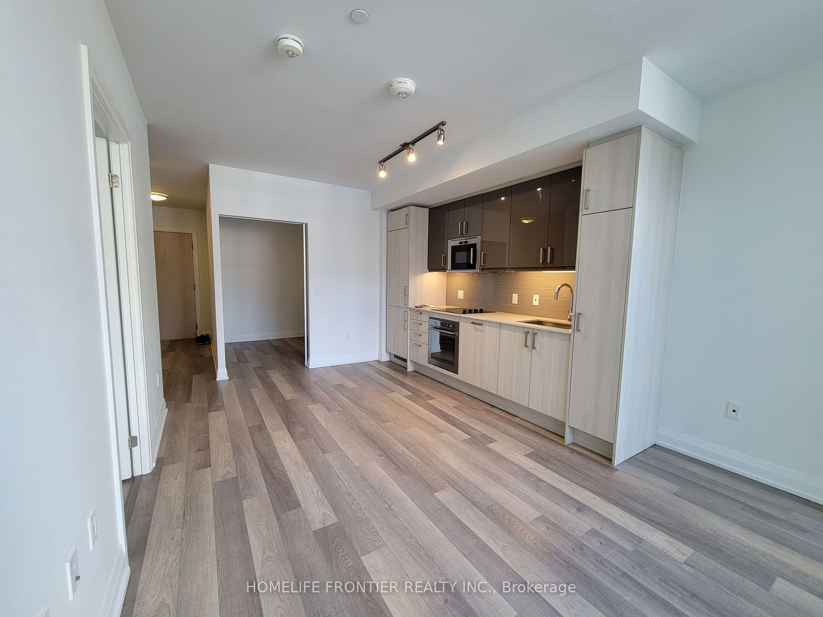 77 Mutual St, unit 412 for rent - image #3