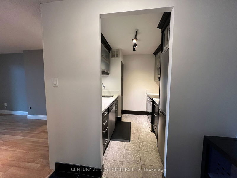 1055 Bay St, unit 412 for rent