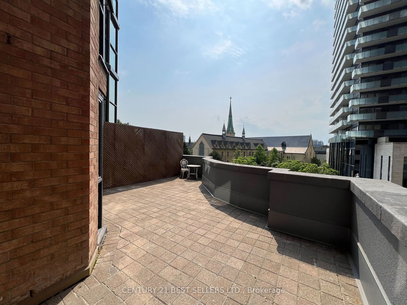 1055 Bay St, unit 412 for rent - image #14