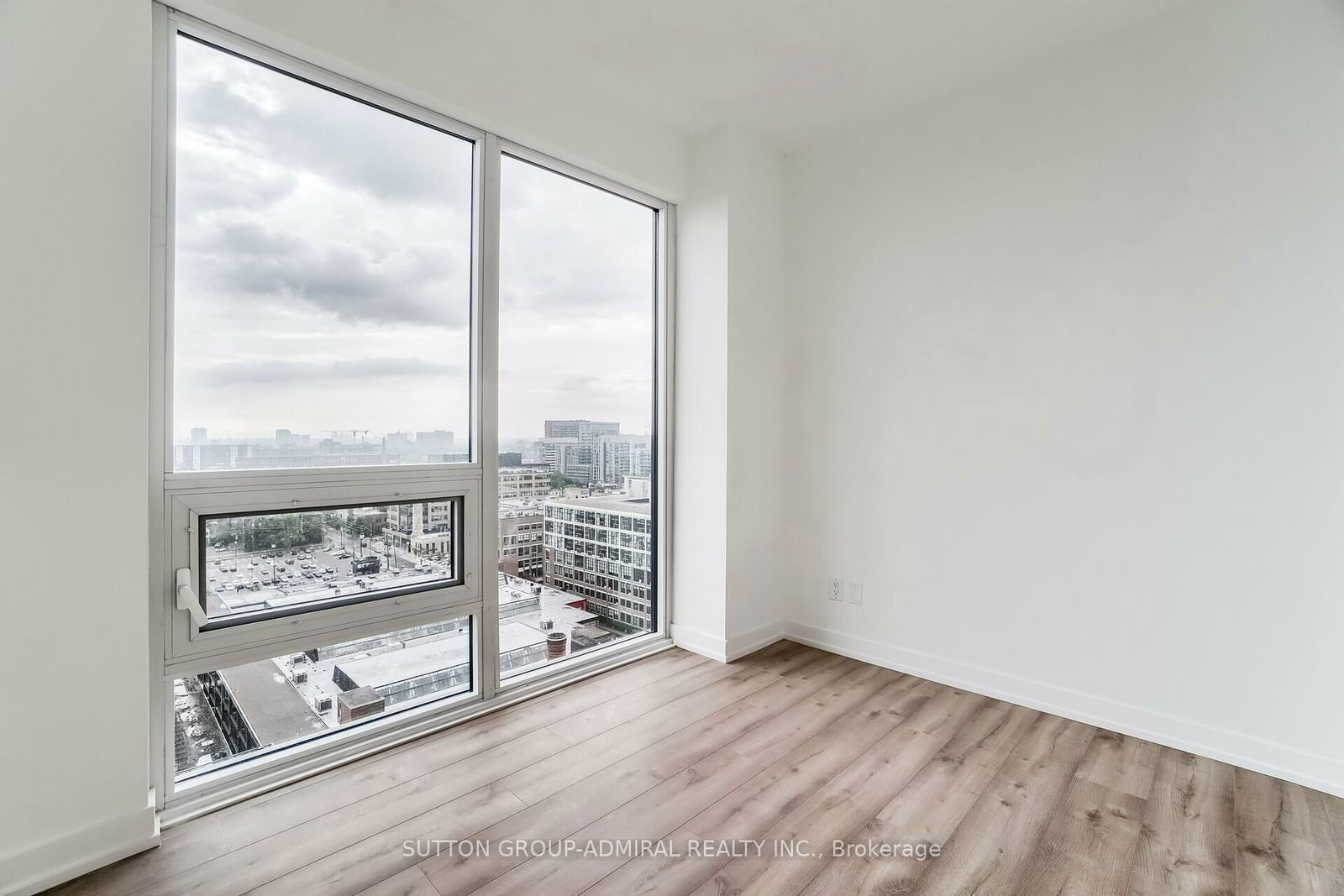 135 East Liberty St, unit 1403 for sale - image #23