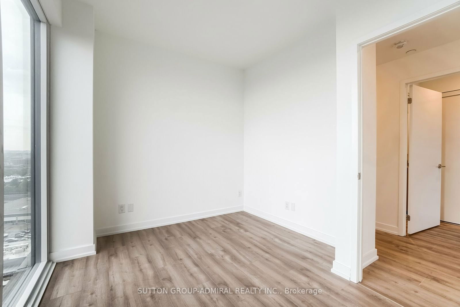 135 East Liberty St, unit 1403 for sale - image #24