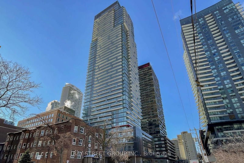 39 Roehampton Ave, unit 401 for rent - image #1