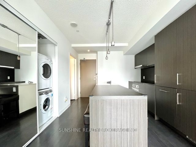 88 harbour St E, unit 3009 for rent