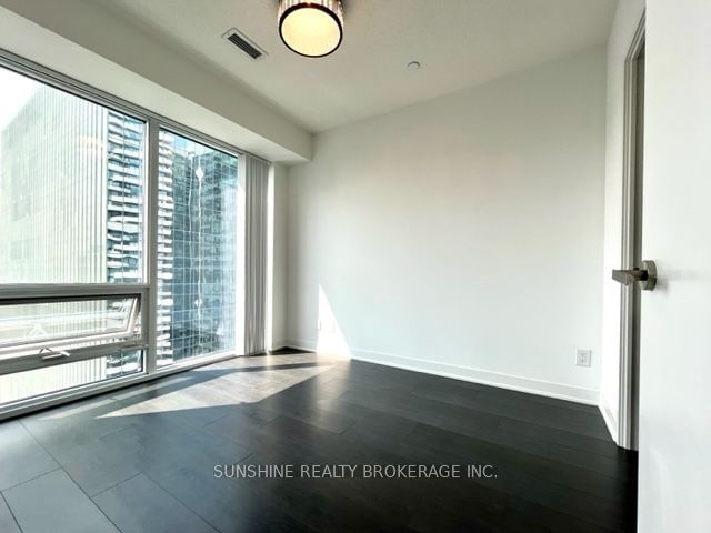 88 harbour St E, unit 3009 for rent