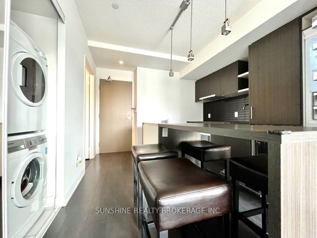 88 harbour St E, unit 3009 for rent