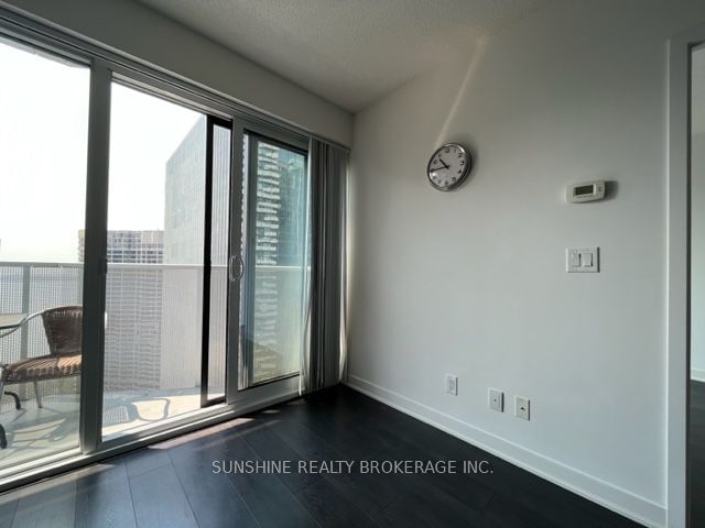 88 harbour St E, unit 3009 for rent