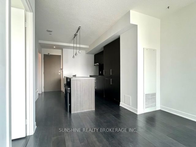 88 harbour St E, unit 3009 for rent