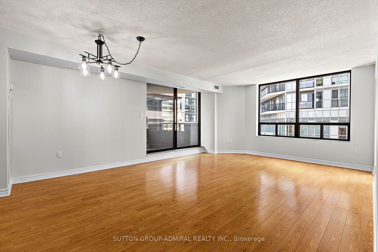 192 Jarvis St, unit 604 for sale