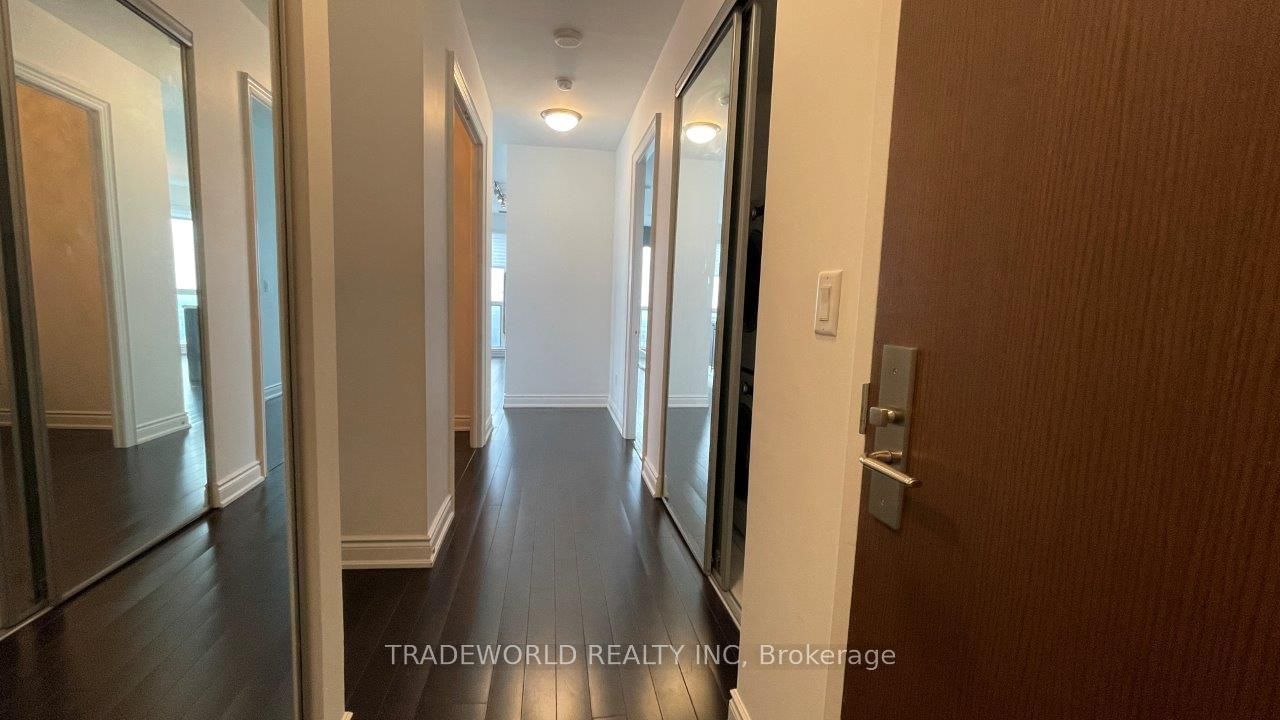 388 Yonge St, unit 6902 for rent