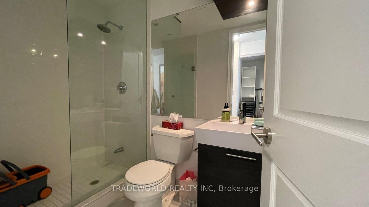 388 Yonge St, unit 6902 for rent - image #25