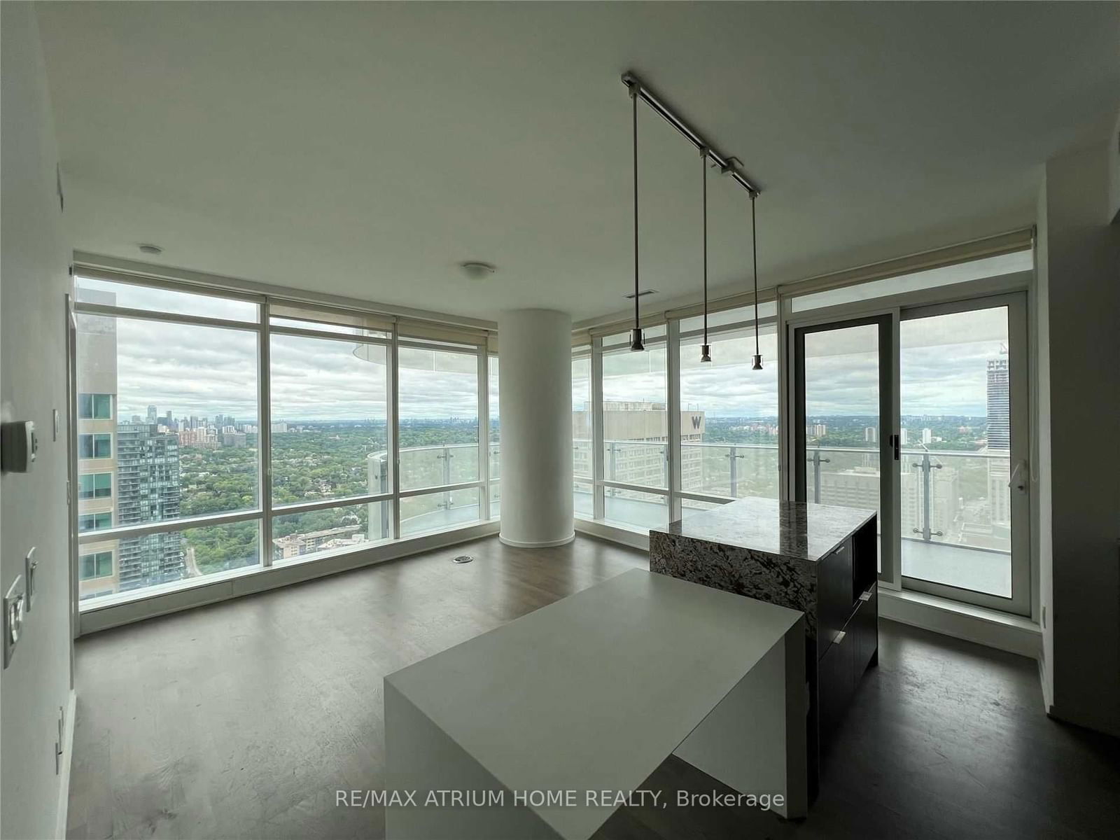 1 Bloor St E, unit 3701 for rent