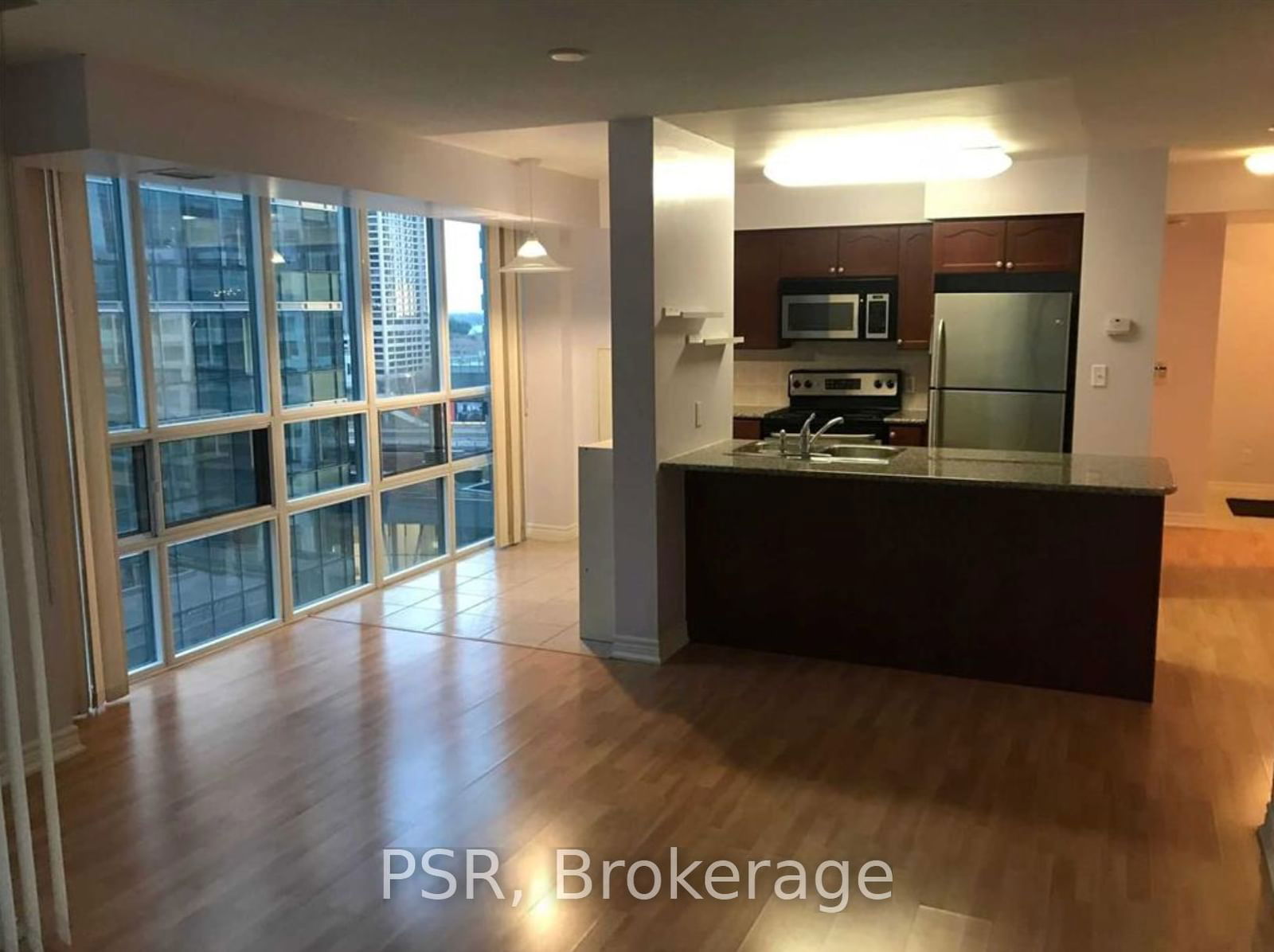 30 Grand Trunk Cres, unit 1106 for rent