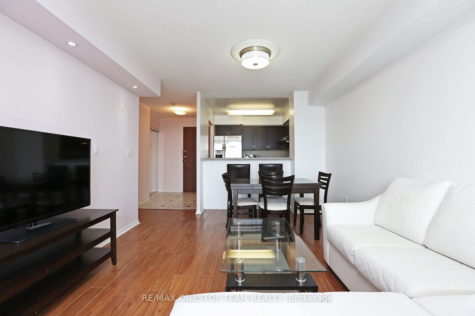 18 Pemberton Ave, unit 1107 for rent