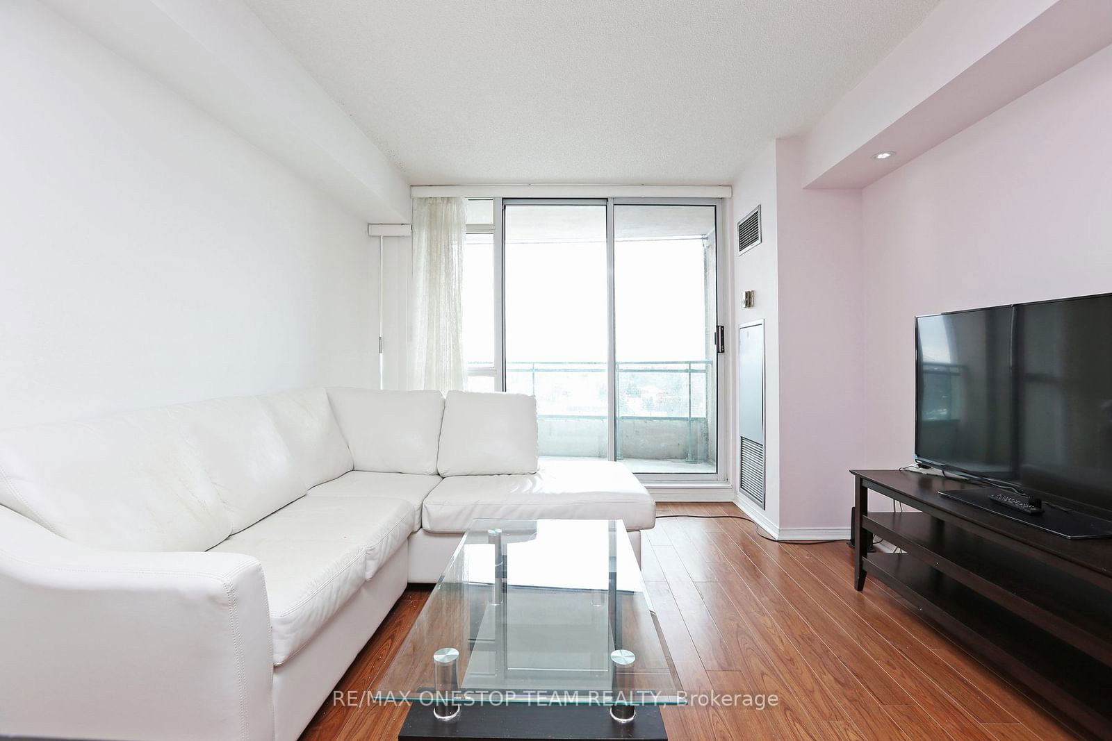 18 Pemberton Ave, unit 1107 for rent