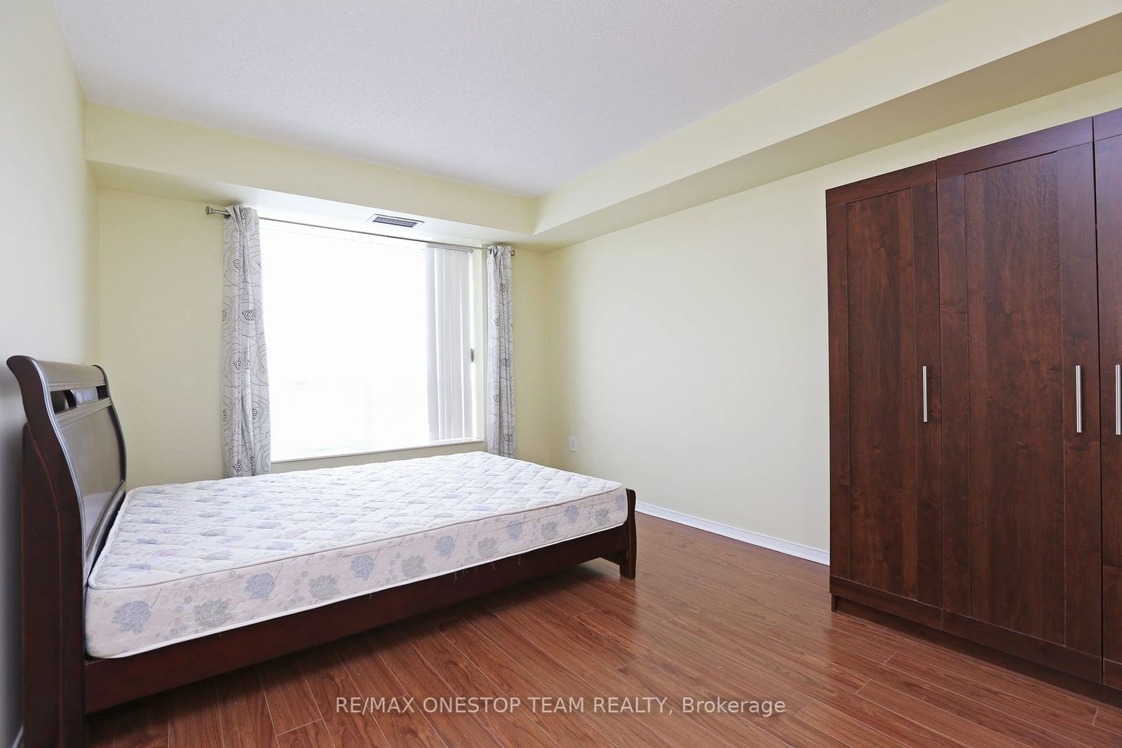 18 Pemberton Ave, unit 1107 for rent