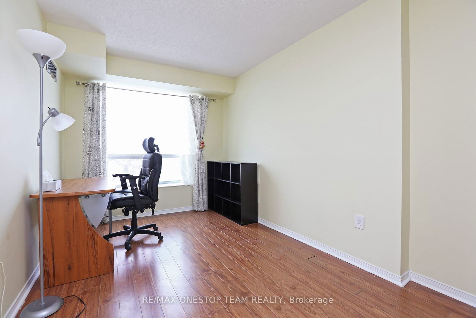 18 Pemberton Ave, unit 1107 for rent